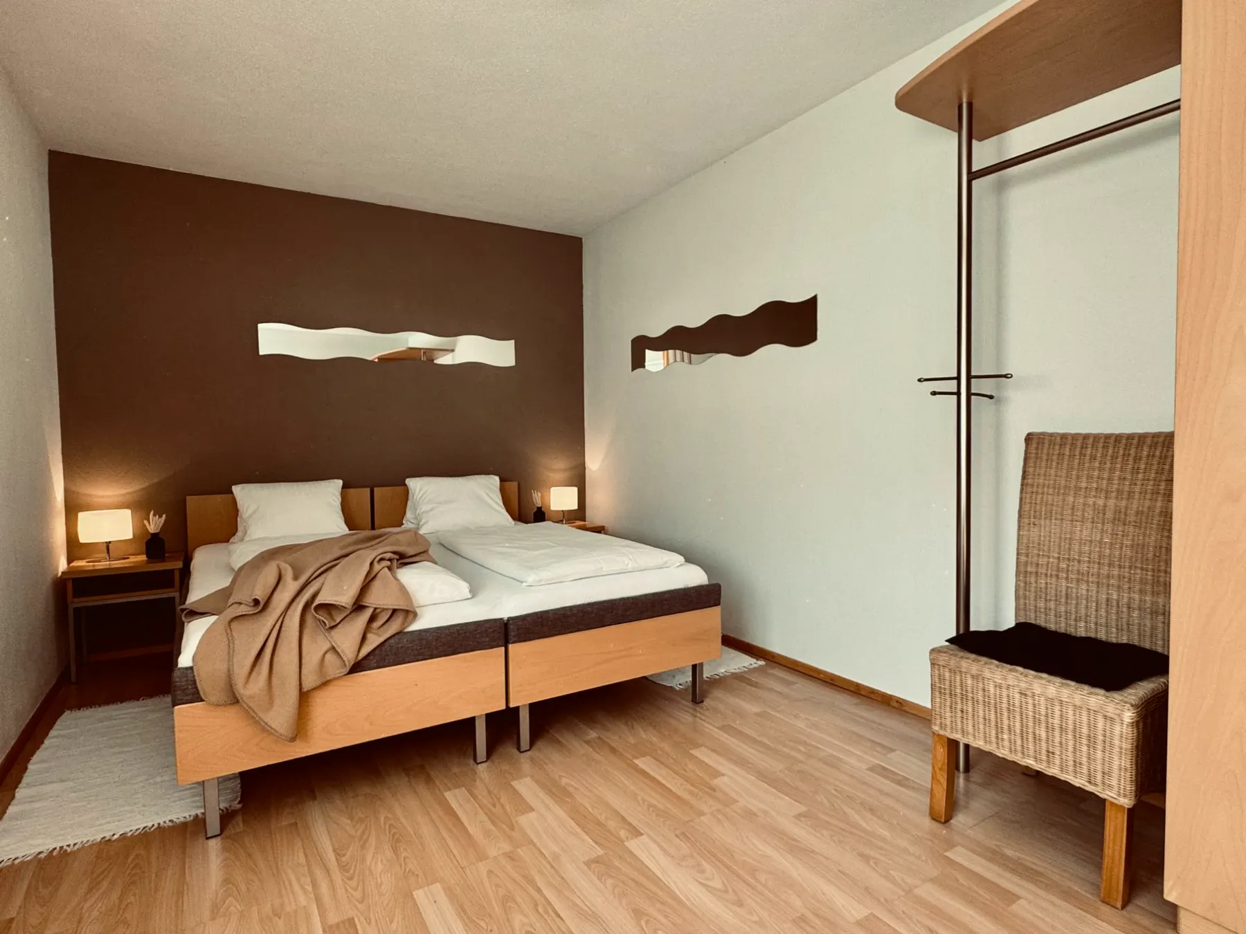 Schlafzimmer mit Garderobe